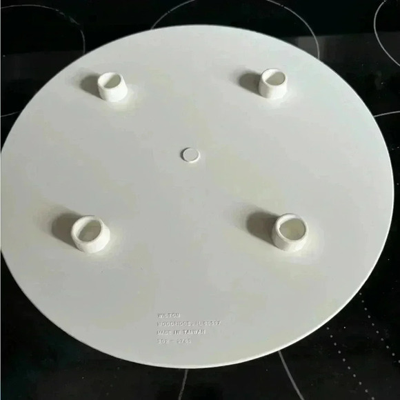 COPY - Wilton vintage acrylic cake stand 10 inches - Picture 2 of 2